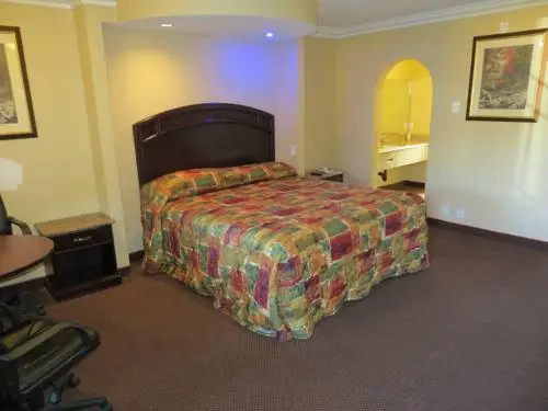Delmonico Motel 10