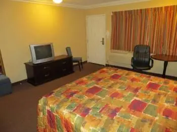 Delmonico Motel 9